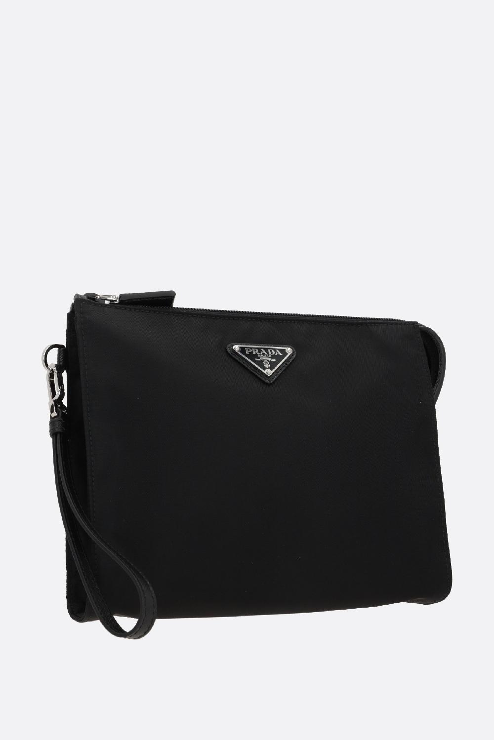 PRADA busta in Re-Nylon con logo Officina