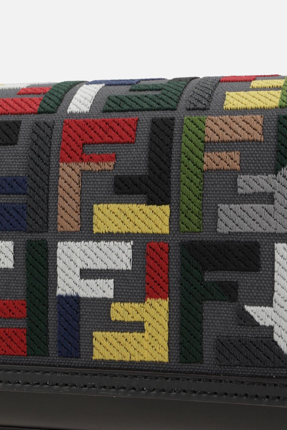 FENDI borsa messenger in pelle liscia e canvas FF Acquista Ora