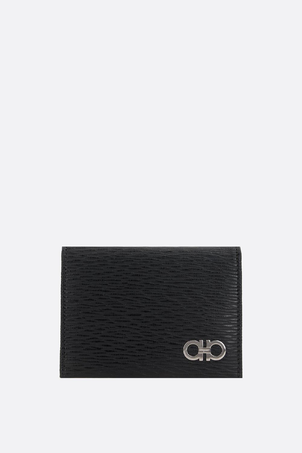 FERRAGAMO porta carte a libro Gancini in pelle texturizzata