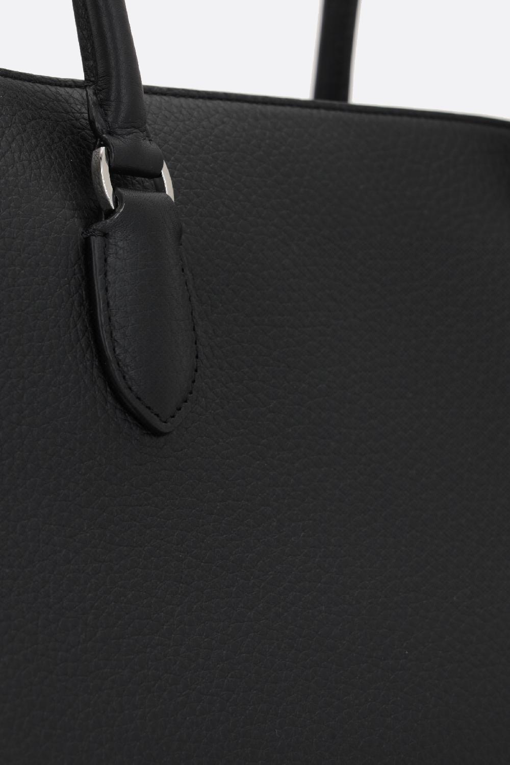 THE ROW borsa a mano EW Bowling in pelle martellata ACQUISTA ORA