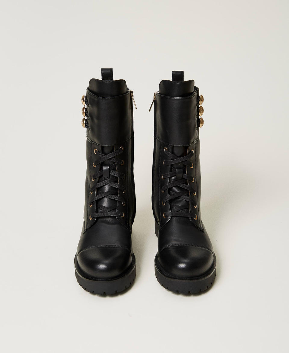 Twin Set Anfibi in pelle con bottoni In Vendita