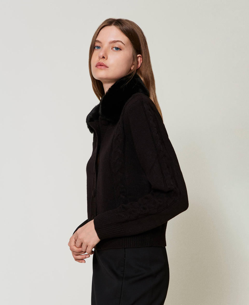 Twin Set Cardigan corto con collo in faux fur Sconto