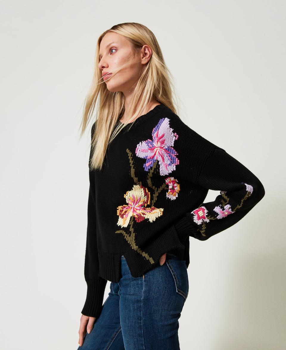 Twin Set Maglia con fiori e ricamo a mano Comprane uno, ottenene uno gratis